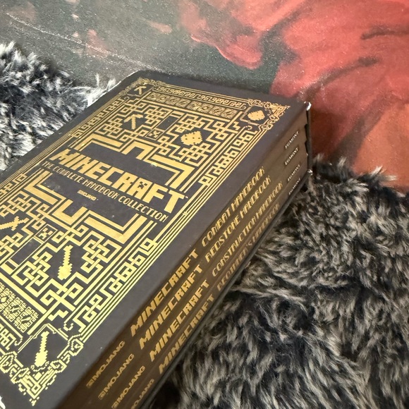 Minecraft Handbook Collection - Picture 10 of 10